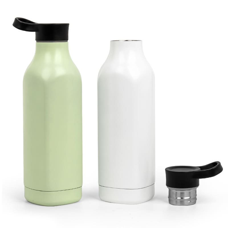 Cross-section diagram of the insulated sports bottle highlighting the double-wall vacuum and 18/8 stainless steel liner.