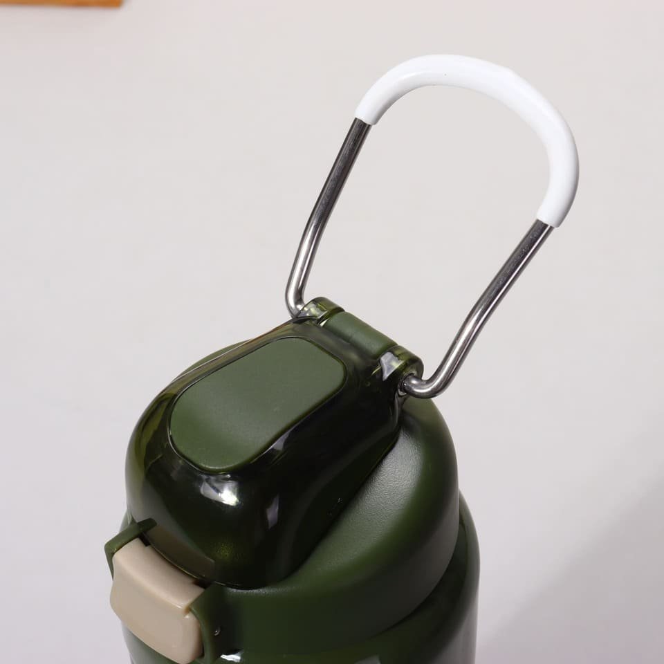 Close-up of the metal loop handle with a white non-slip sleeve integrated on a dark green autospout water bottle cap.